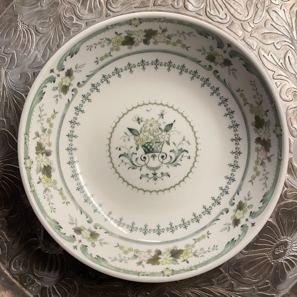 Provençal by Royal Doulton, 1 Coupe Cereal Bowl 6 7/8 in.